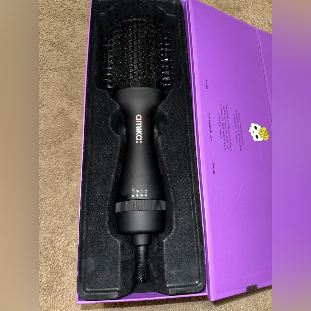 Amika brush